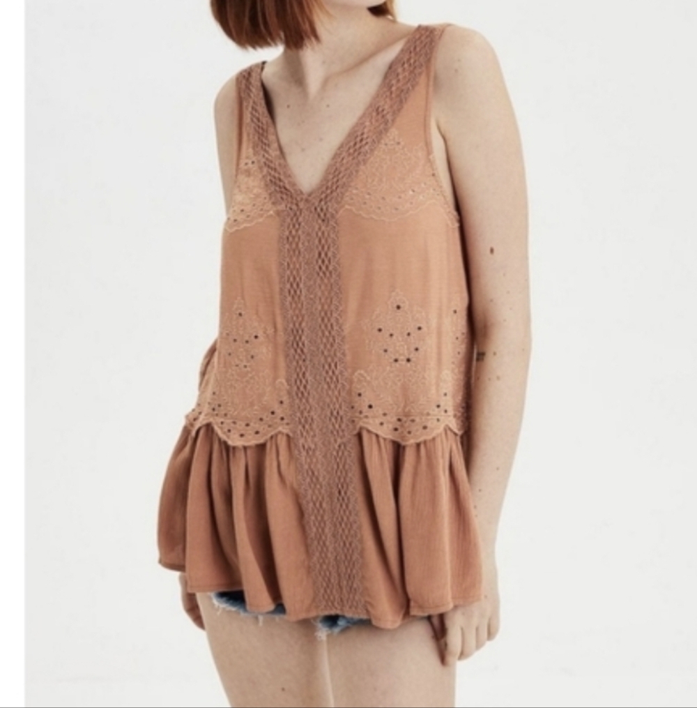 American Eagle Eyelet V Neck Tank Top Medium